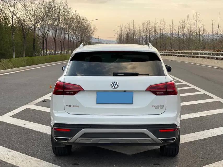 2019 MINI CLUBMAN 1.5T 102HP L3 6AT,autocango,china used car exporter,china ev exporter,chinese used car exporter,chinese used ev exporter