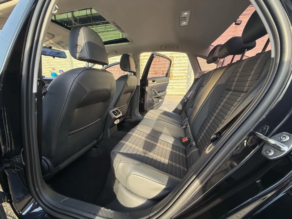 2022 Bestune B70 2.0T 224HP L4 6AT,autocango,china used car exporter,china ev exporter,chinese used car exporter,chinese used ev exporter