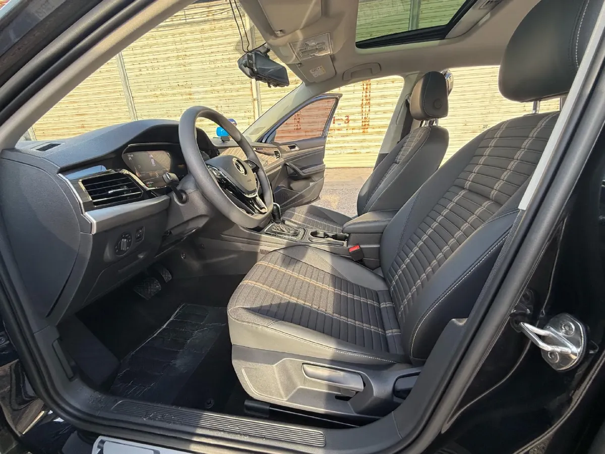 2022 Bestune B70 2.0T 224HP L4 6AT,autocango,china used car exporter,china ev exporter,chinese used car exporter,chinese used ev exporter