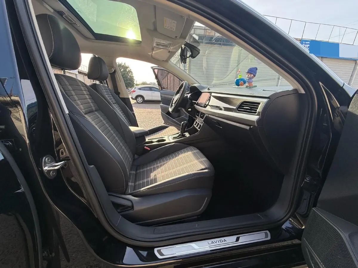 2022 Bestune B70 2.0T 224HP L4 6AT,autocango,china used car exporter,china ev exporter,chinese used car exporter,chinese used ev exporter