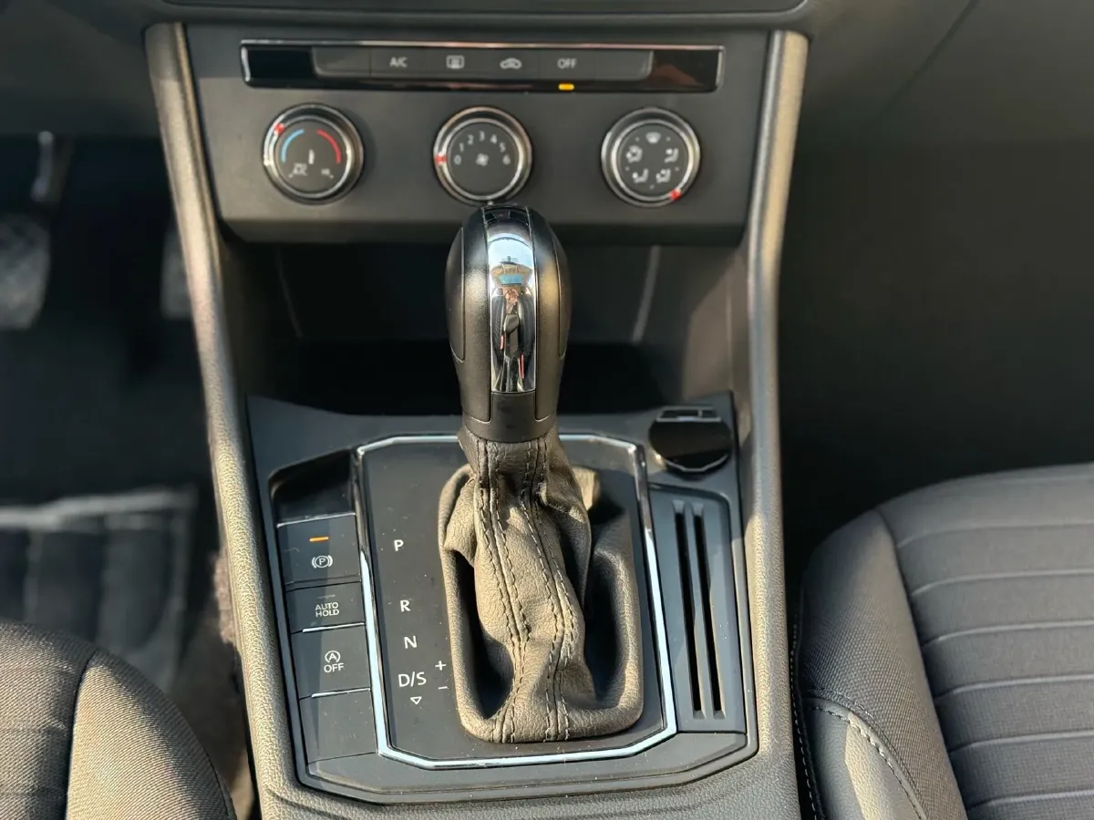2022 Bestune B70 2.0T 224HP L4 6AT,autocango,china used car exporter,china ev exporter,chinese used car exporter,chinese used ev exporter