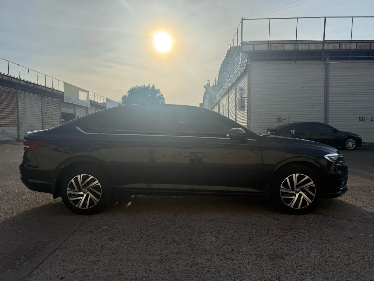 2022 Bestune B70 2.0T 224HP L4 6AT,autocango,china used car exporter,china ev exporter,chinese used car exporter,chinese used ev exporter