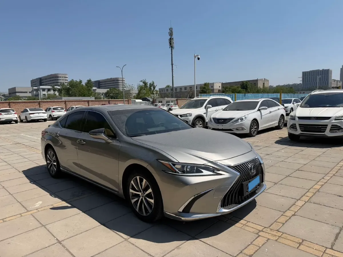 2020 Lexus ES 2.5L 178HP L4 E-CVT Hybrid,autocango,china used car exporter,china ev exporter,chinese used car exporter,chinese used ev exporter