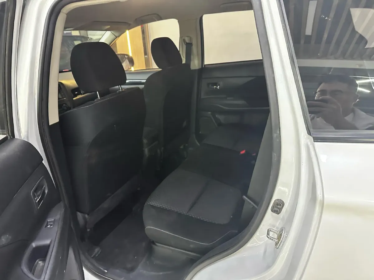 2021 Mitsubishi Outlander 2.0L 166HP L4 CVT,autocango,china used car exporter,china ev exporter,chinese used car exporter,chinese used ev exporter