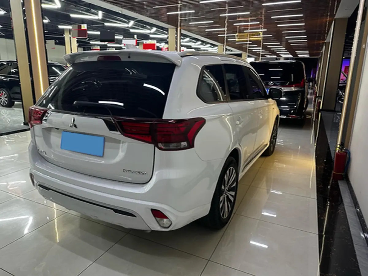 2021 Mitsubishi Outlander 2.0L 166HP L4 CVT,autocango,china used car exporter,china ev exporter,chinese used car exporter,chinese used ev exporter