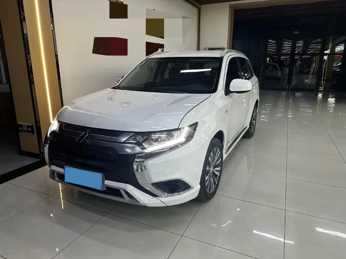 2021 Mitsubishi Outlander 2.0L 166HP L4 CVT,autocango,china used car exporter,china ev exporter,chinese used car exporter,chinese used ev exporter