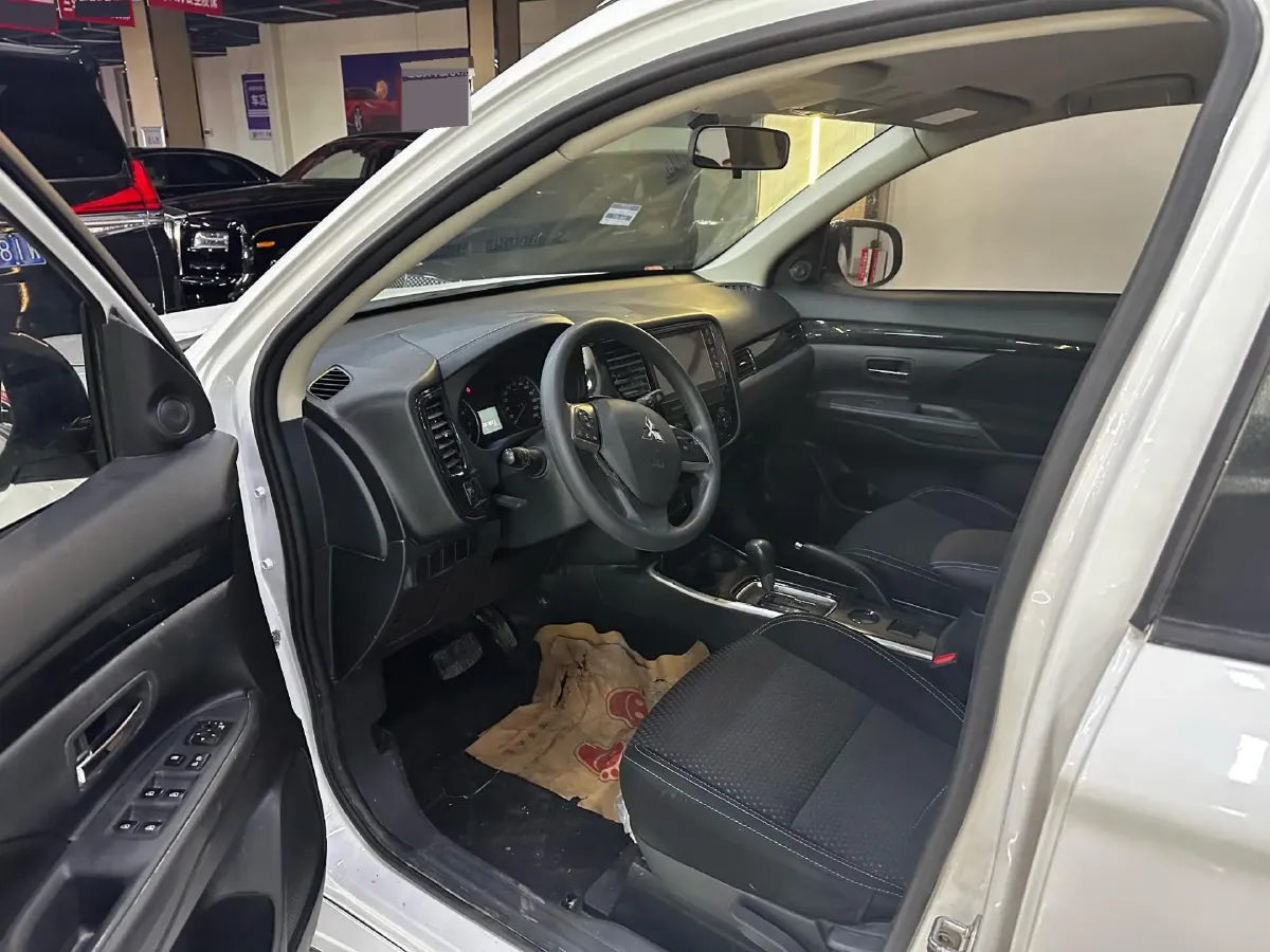 2021 Mitsubishi Outlander 2.0L 166HP L4 CVT,autocango,china used car exporter,china ev exporter,chinese used car exporter,chinese used ev exporter