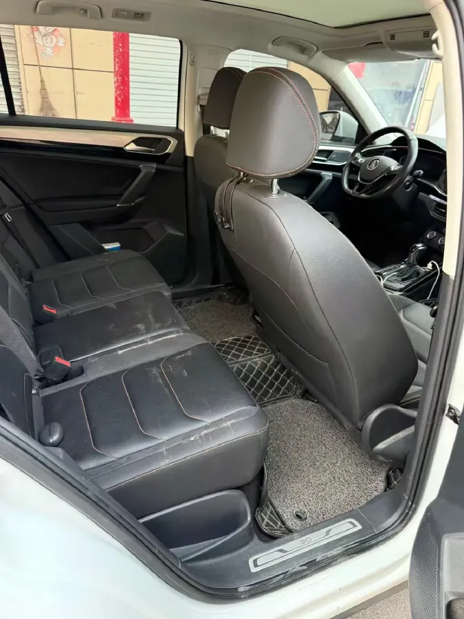 2019 Jeep Cherokee 2.0T 234HP L4 9AT,autocango,china used car exporter,china ev exporter,chinese used car exporter,chinese used ev exporter