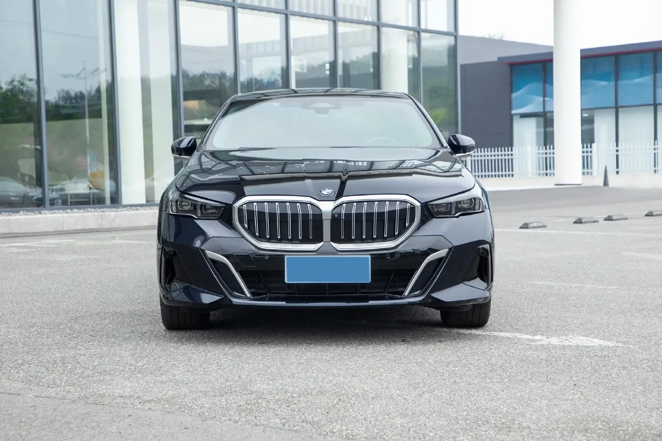 2025 BMW 5 Series 2.0T 258HP L4 8AT,autocango,china used car exporter,china ev exporter,chinese used car exporter,chinese used ev exporter
