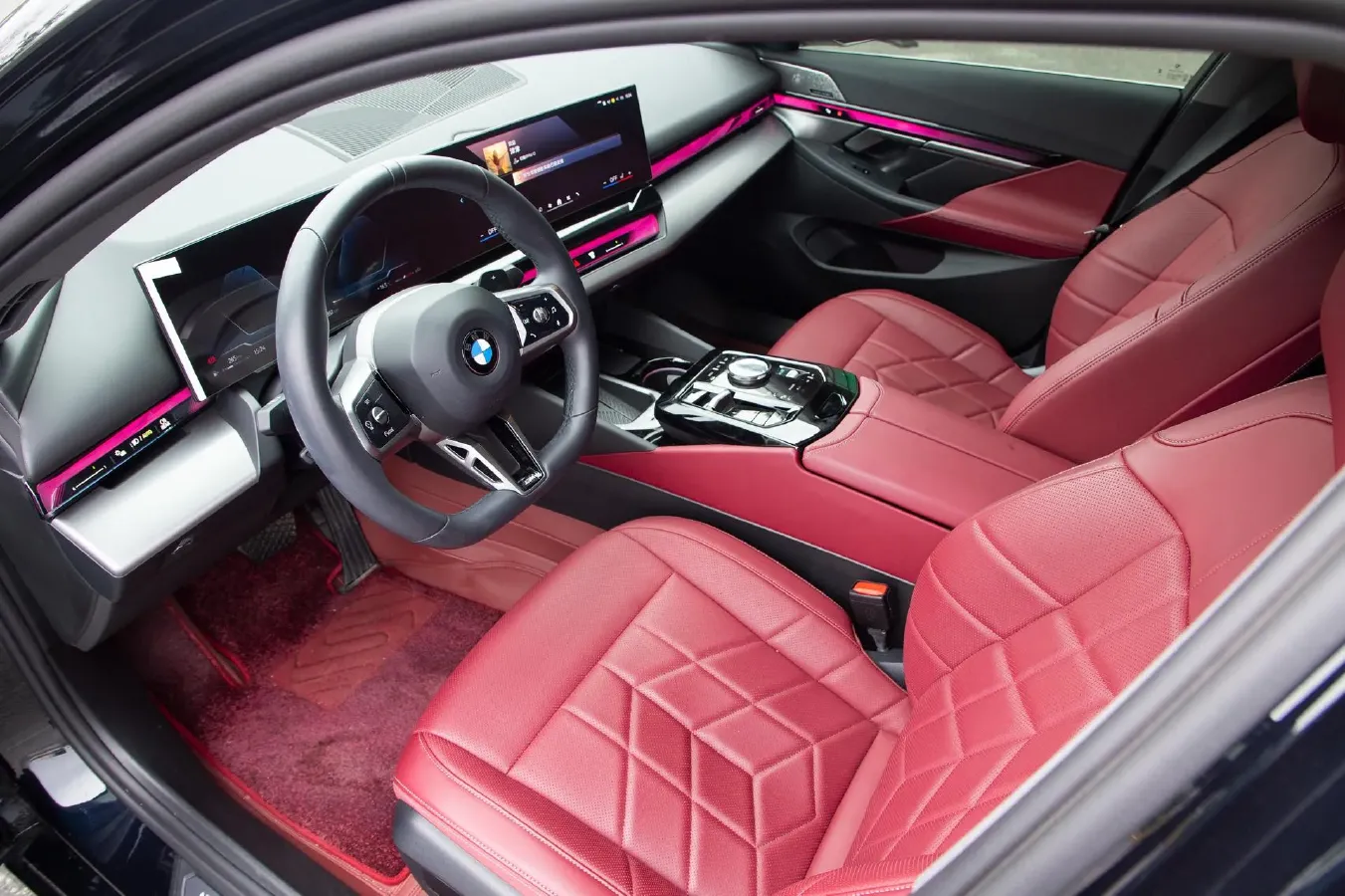 2025 BMW 5 Series 2.0T 258HP L4 8AT,autocango,china used car exporter,china ev exporter,chinese used car exporter,chinese used ev exporter