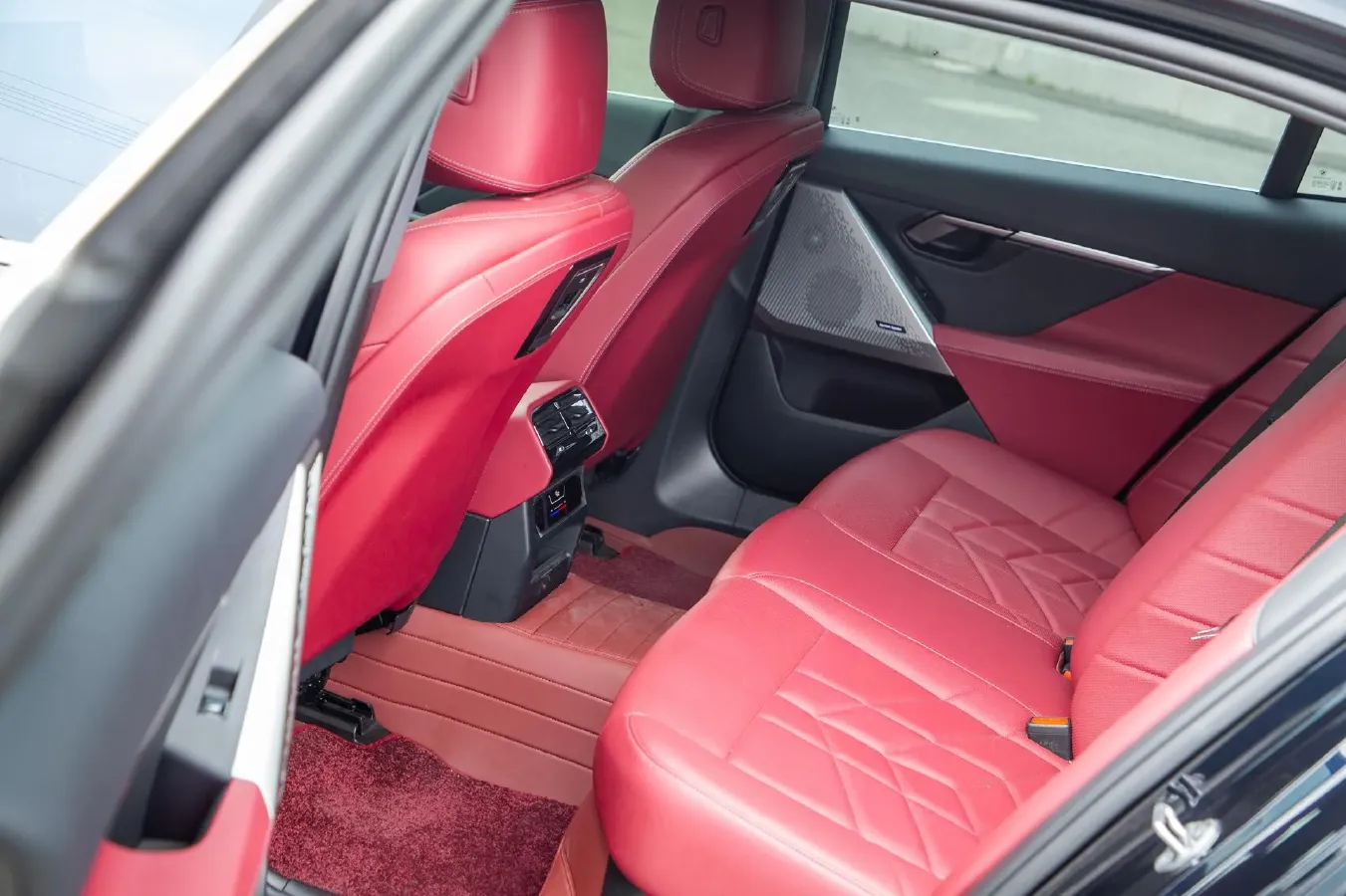 2025 BMW 5 Series 2.0T 258HP L4 8AT,autocango,china used car exporter,china ev exporter,chinese used car exporter,chinese used ev exporter