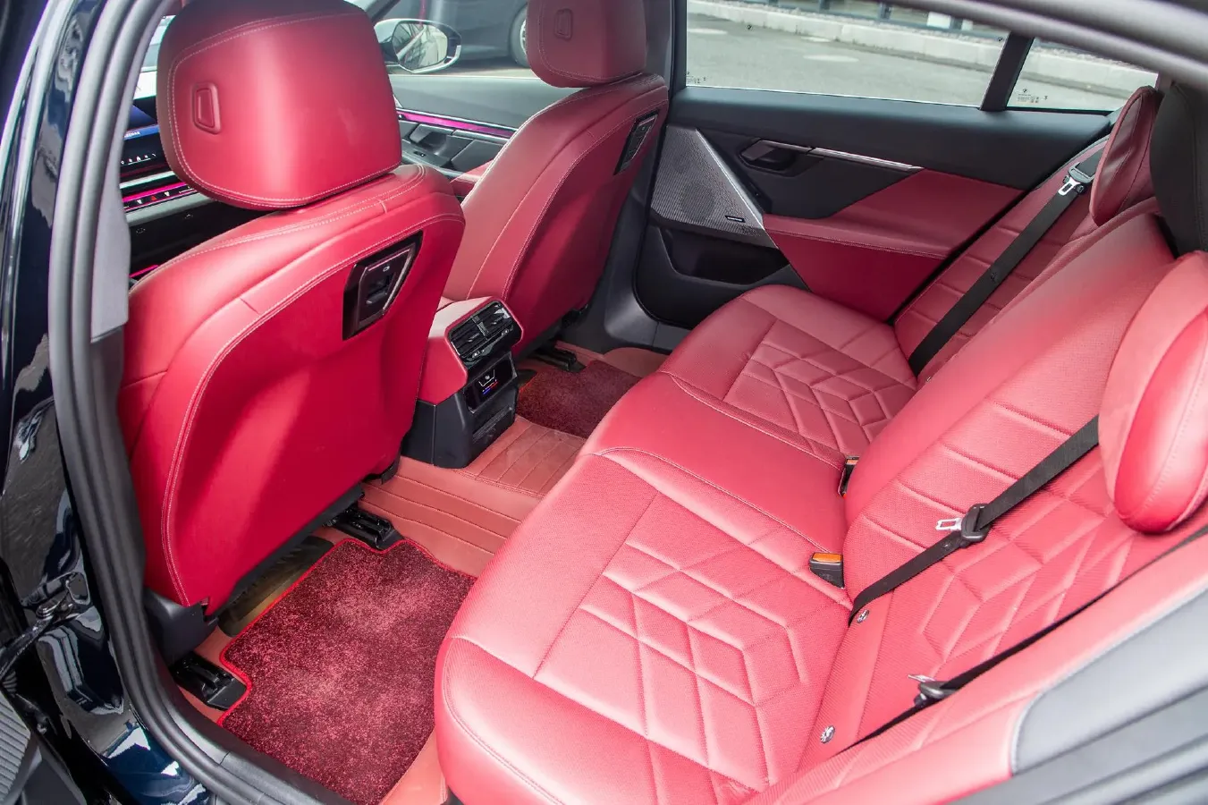 2025 BMW 5 Series 2.0T 258HP L4 8AT,autocango,china used car exporter,china ev exporter,chinese used car exporter,chinese used ev exporter