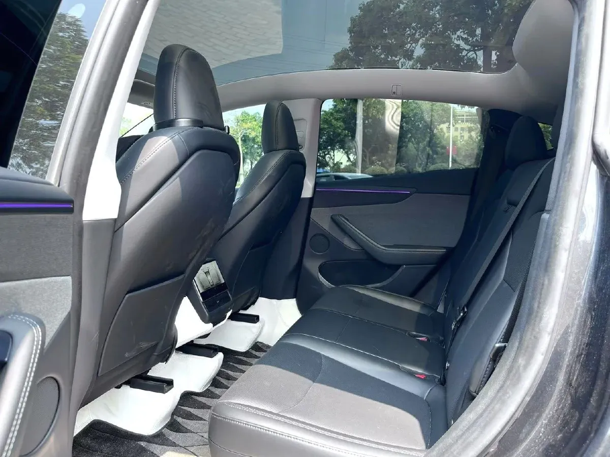 2025 Tesla Model Y BEV 62.5KWH,autocango,china used car exporter,china ev exporter,chinese used car exporter,chinese used ev exporter