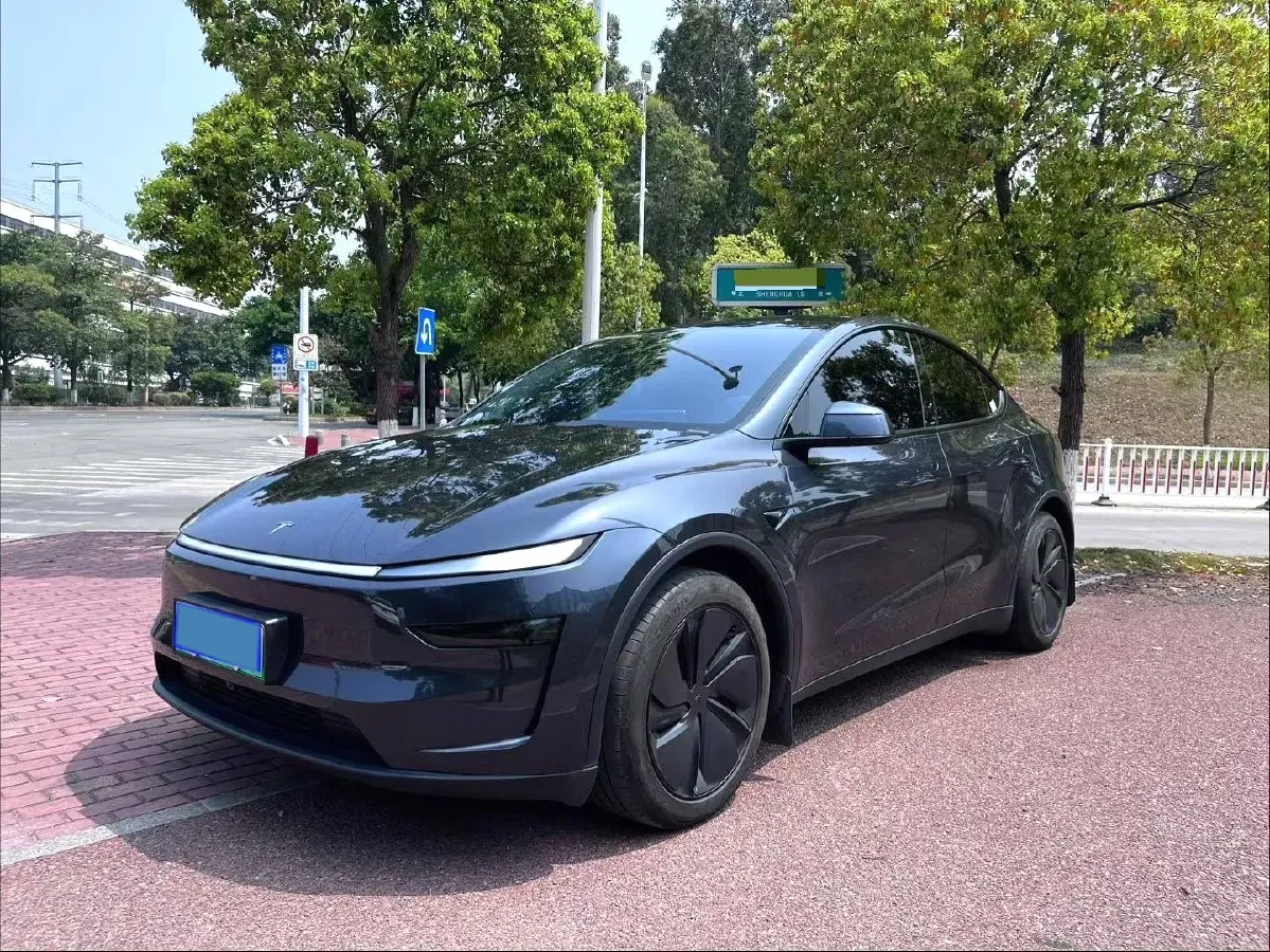 2025 Tesla Model Y BEV 62.5KWH,autocango,china used car exporter,china ev exporter,chinese used car exporter,chinese used ev exporter