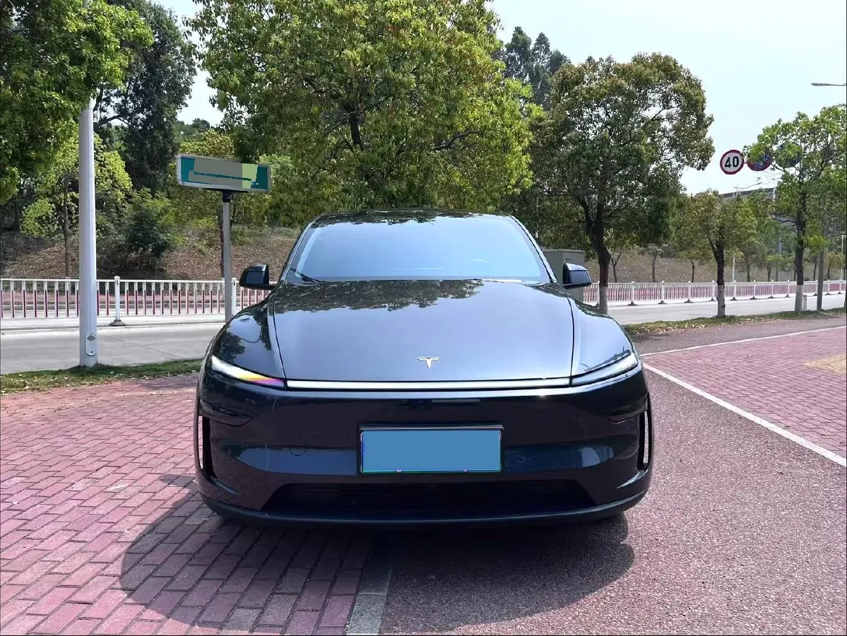 2025 Tesla Model Y BEV 62.5KWH,autocango,china used car exporter,china ev exporter,chinese used car exporter,chinese used ev exporter