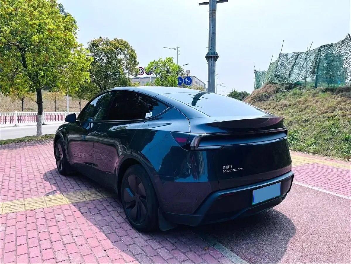 2025 Tesla Model Y BEV 62.5KWH,autocango,china used car exporter,china ev exporter,chinese used car exporter,chinese used ev exporter