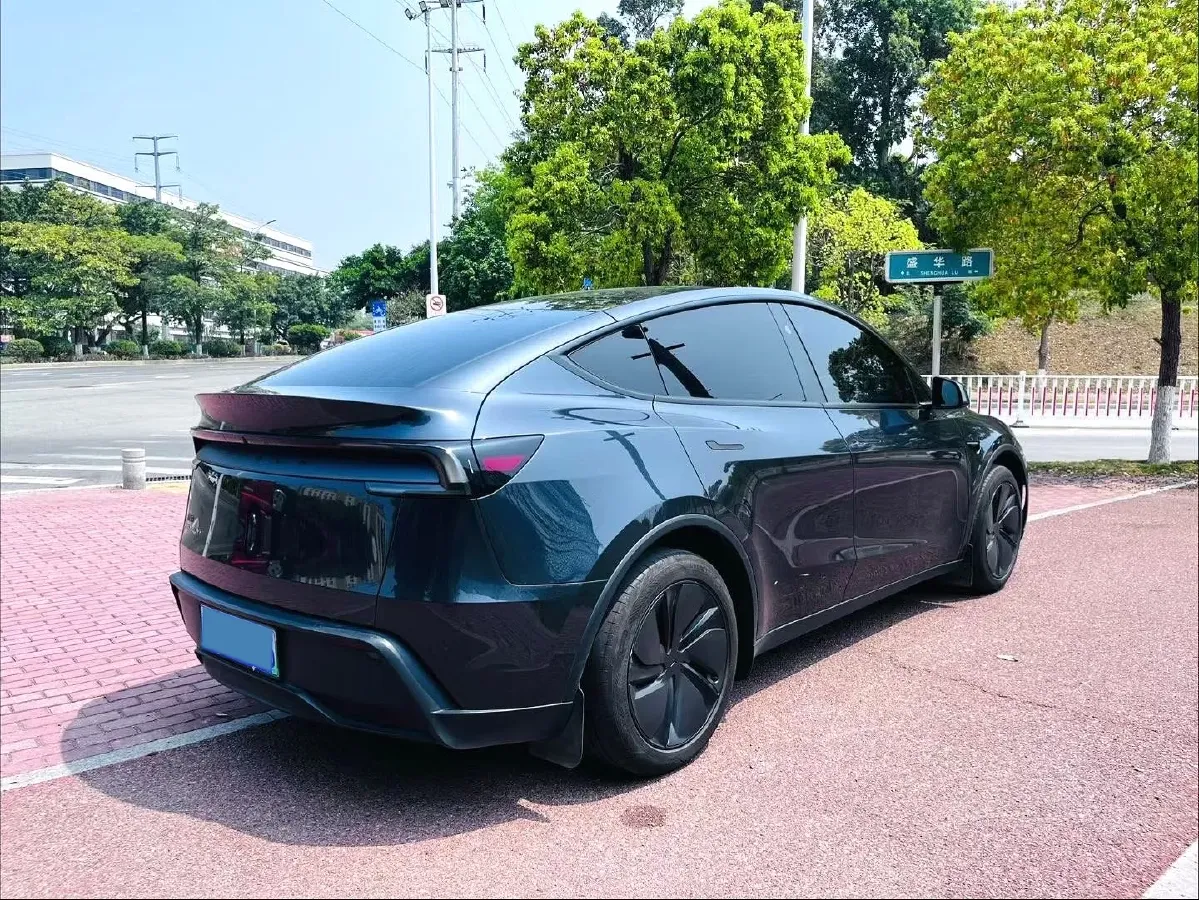 2025 Tesla Model Y BEV 62.5KWH,autocango,china used car exporter,china ev exporter,chinese used car exporter,chinese used ev exporter