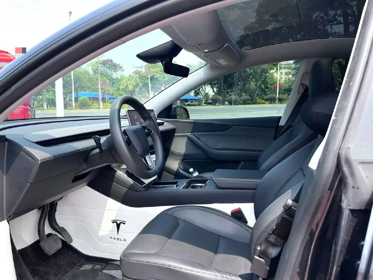 2025 Tesla Model Y BEV 62.5KWH,autocango,china used car exporter,china ev exporter,chinese used car exporter,chinese used ev exporter