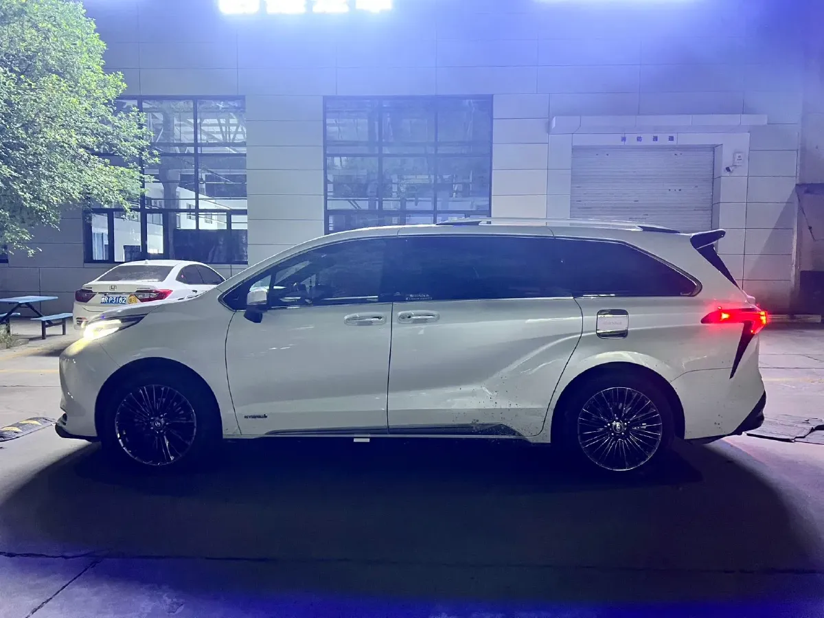 2021 Toyota Sienna 2.5L 192HP L4 E-CVT Hybrid,autocango,china used car exporter,china ev exporter,chinese used car exporter,chinese used ev exporter