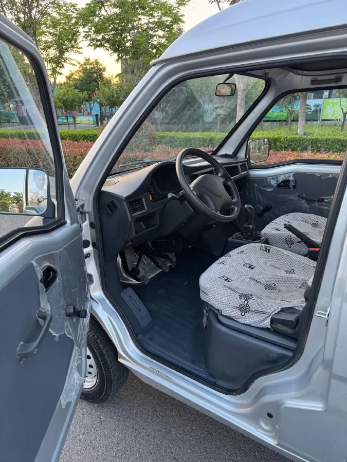 2015 WuLing ZhiGuang 1.2L 82HP L4 5MT,autocango,china used car exporter,china ev exporter,chinese used car exporter,chinese used ev exporter