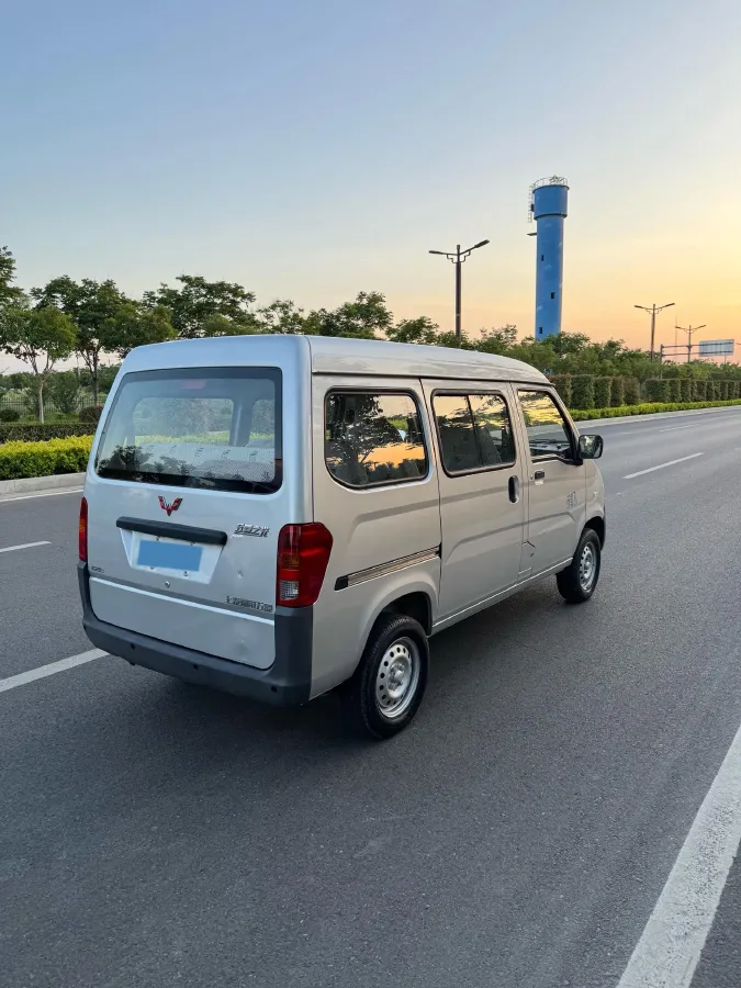 2015 WuLing ZhiGuang 1.2L 82HP L4 5MT,autocango,china used car exporter,china ev exporter,chinese used car exporter,chinese used ev exporter