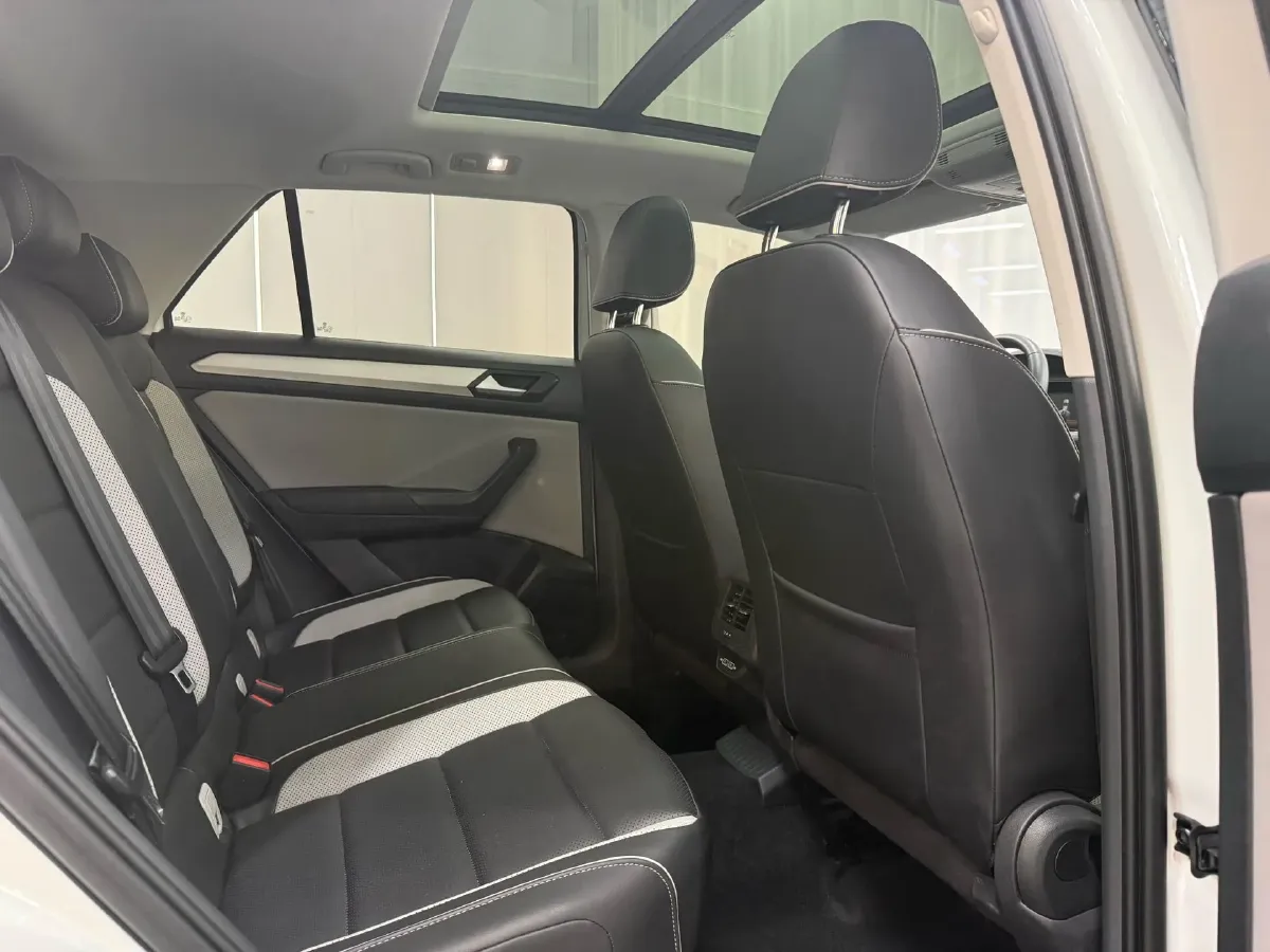 2023 Volkswagen T-Roc 1.4T 150HP L4 7DCT,autocango,china used car exporter,china ev exporter,chinese used car exporter,chinese used ev exporter