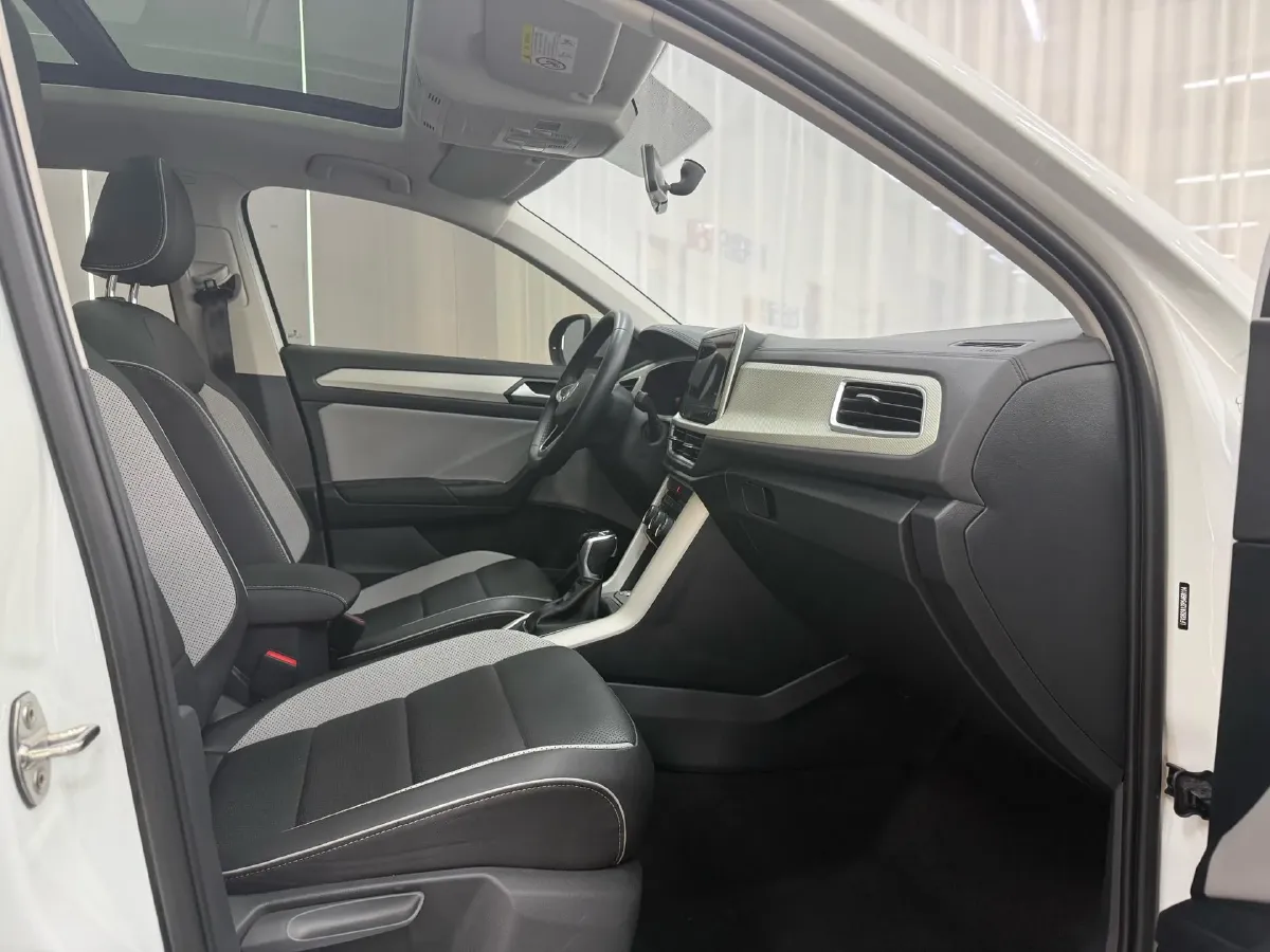 2023 Volkswagen T-Roc 1.4T 150HP L4 7DCT,autocango,china used car exporter,china ev exporter,chinese used car exporter,chinese used ev exporter