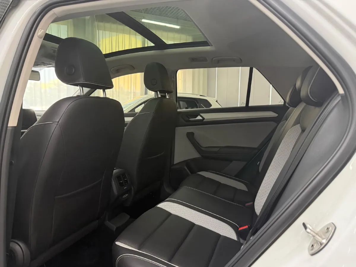 2023 Volkswagen T-Roc 1.4T 150HP L4 7DCT,autocango,china used car exporter,china ev exporter,chinese used car exporter,chinese used ev exporter
