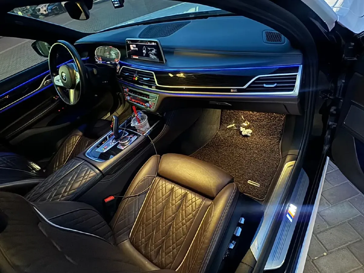 2019 BMW 7 Series 3.0T 340HP L6 8AT,autocango,china used car exporter,china ev exporter,chinese used car exporter,chinese used ev exporter