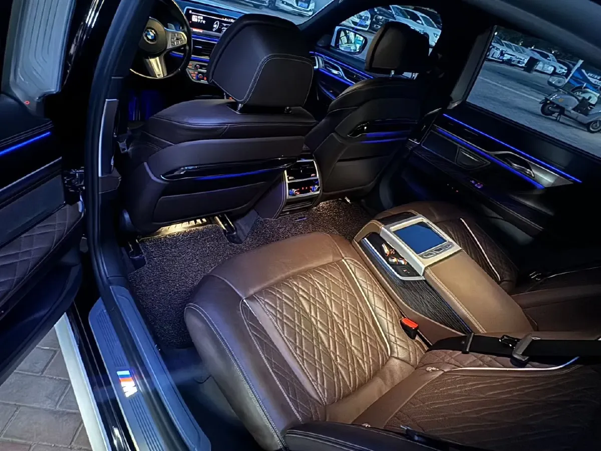 2019 BMW 7 Series 3.0T 340HP L6 8AT,autocango,china used car exporter,china ev exporter,chinese used car exporter,chinese used ev exporter