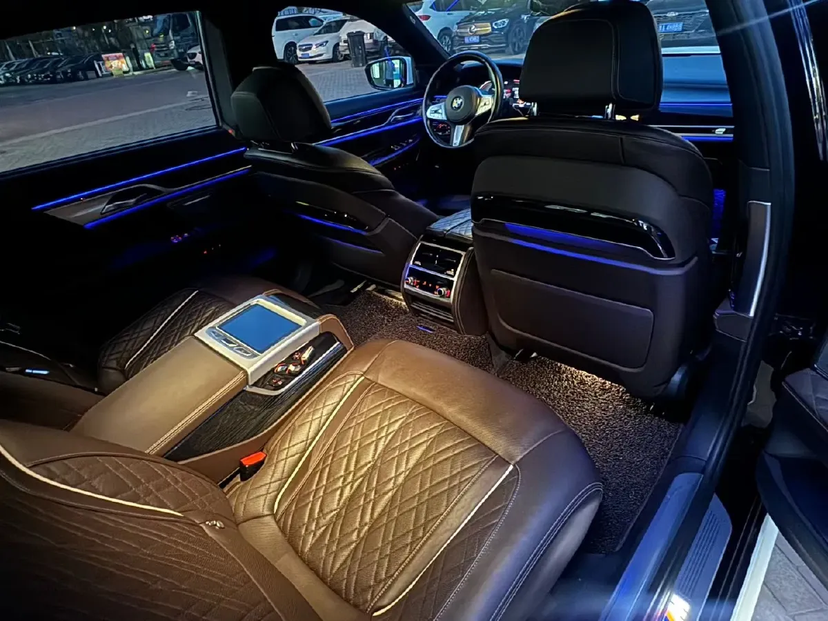 2019 BMW 7 Series 3.0T 340HP L6 8AT,autocango,china used car exporter,china ev exporter,chinese used car exporter,chinese used ev exporter