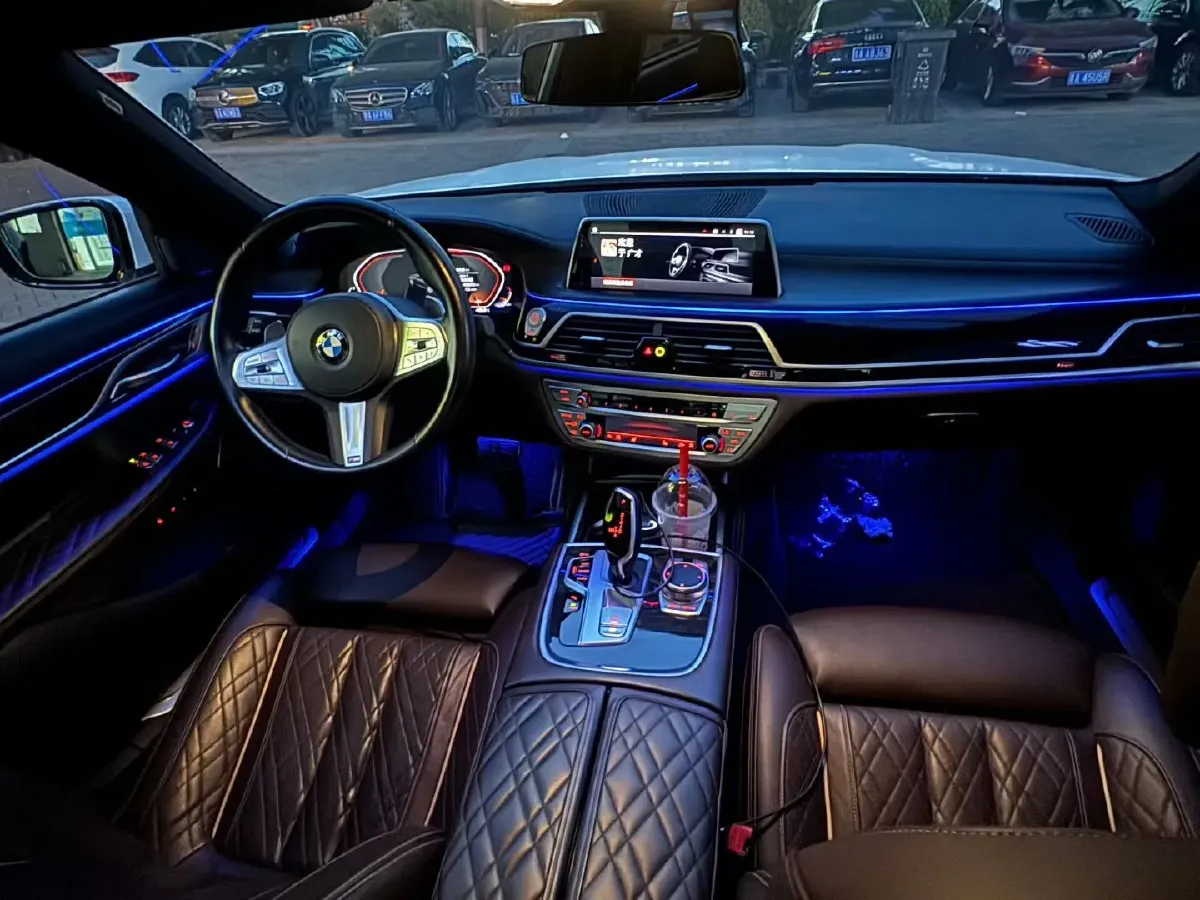 2019 BMW 7 Series 3.0T 340HP L6 8AT,autocango,china used car exporter,china ev exporter,chinese used car exporter,chinese used ev exporter