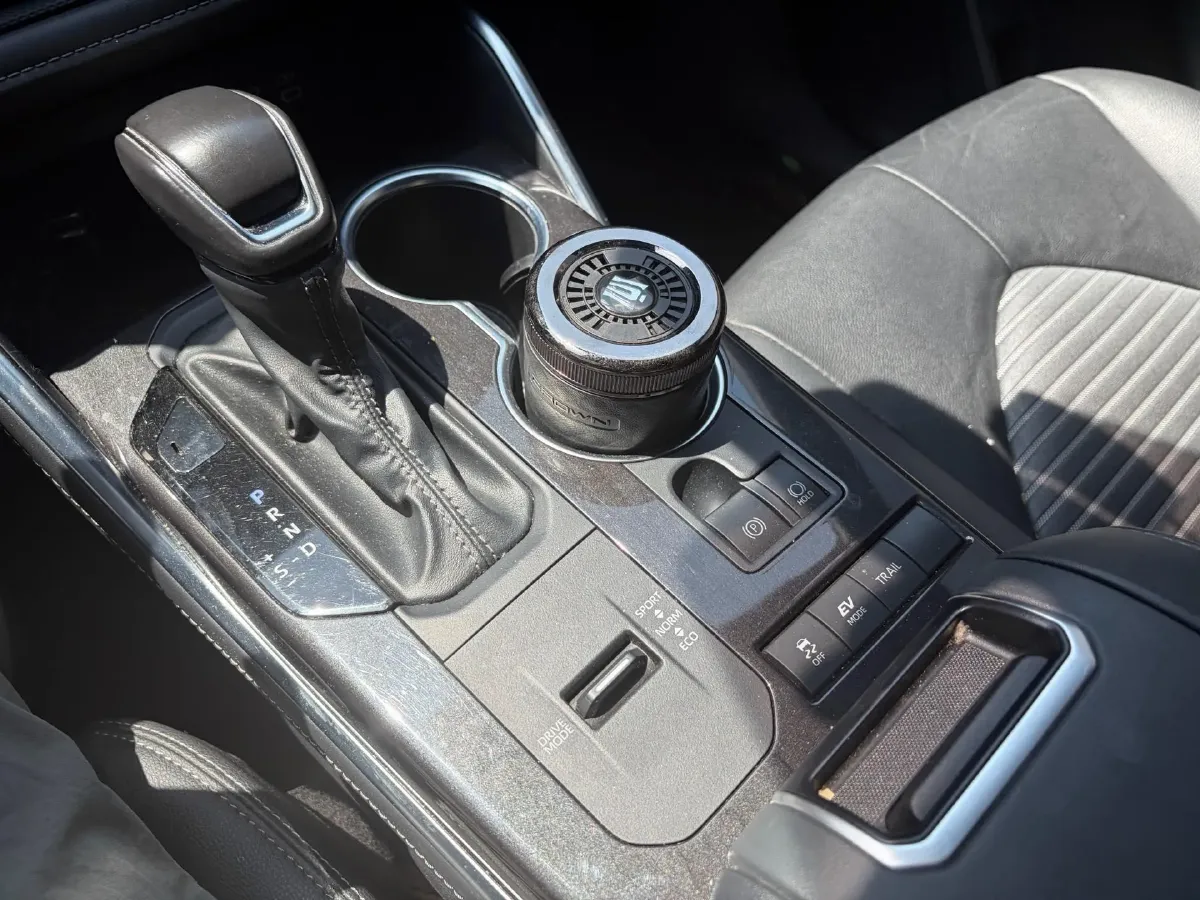 2023 Toyota Crown Kluger 2.5L 189HP L4 E-CVT Hybrid,autocango,china used car exporter,china ev exporter,chinese used car exporter,chinese used ev exporter