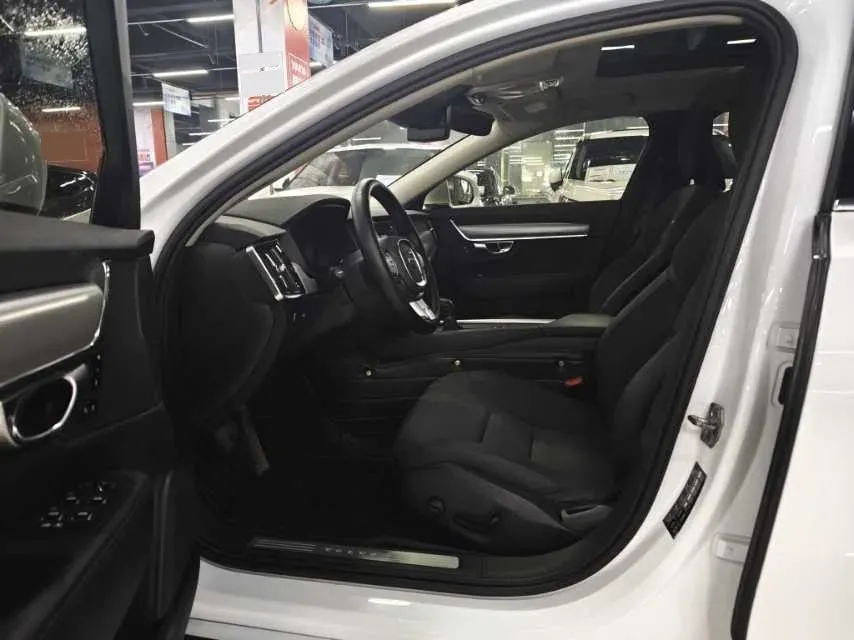 2020 Volvo S90 2.0T 190HP L4 8AT,autocango,china used car exporter,china ev exporter,chinese used car exporter,chinese used ev exporter