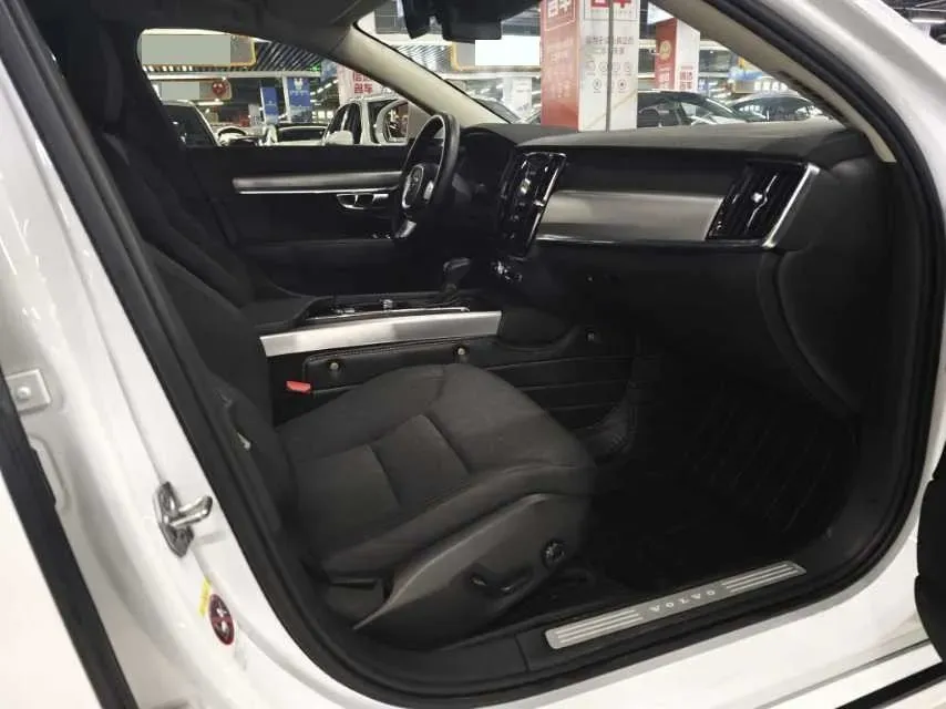 2020 Volvo S90 2.0T 190HP L4 8AT,autocango,china used car exporter,china ev exporter,chinese used car exporter,chinese used ev exporter