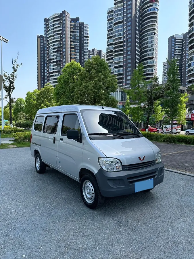 2023 WuLing ZhiGuang 1.5L 102HP L4 5MT,autocango,china used car exporter,china ev exporter,chinese used car exporter,chinese used ev exporter