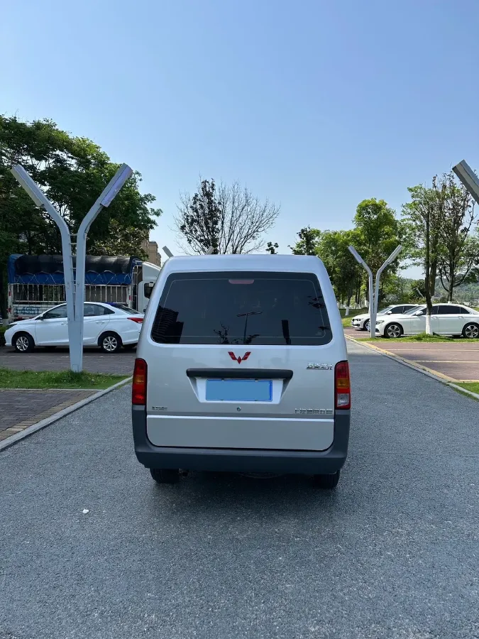 2023 WuLing ZhiGuang 1.5L 102HP L4 5MT,autocango,china used car exporter,china ev exporter,chinese used car exporter,chinese used ev exporter