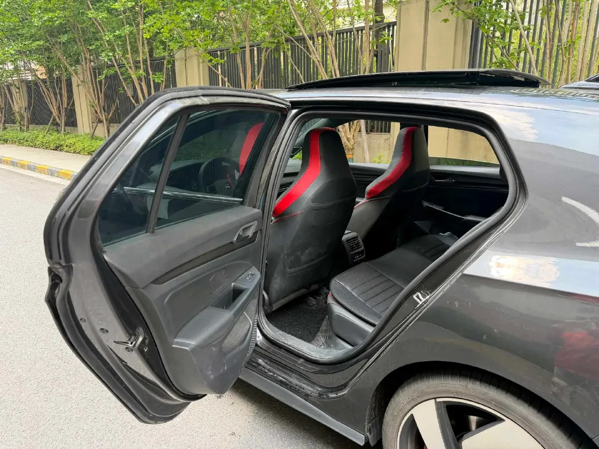 2023 Volkswagen GolfGTI 2.0T 220HP L4 7DCT,autocango,china used car exporter,china ev exporter,chinese used car exporter,chinese used ev exporter