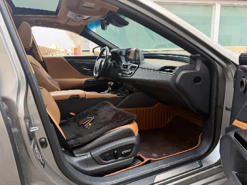2022 Lexus ES 2.0L 173HP L4 CVT,autocango,china used car exporter,china ev exporter,chinese used car exporter,chinese used ev exporter