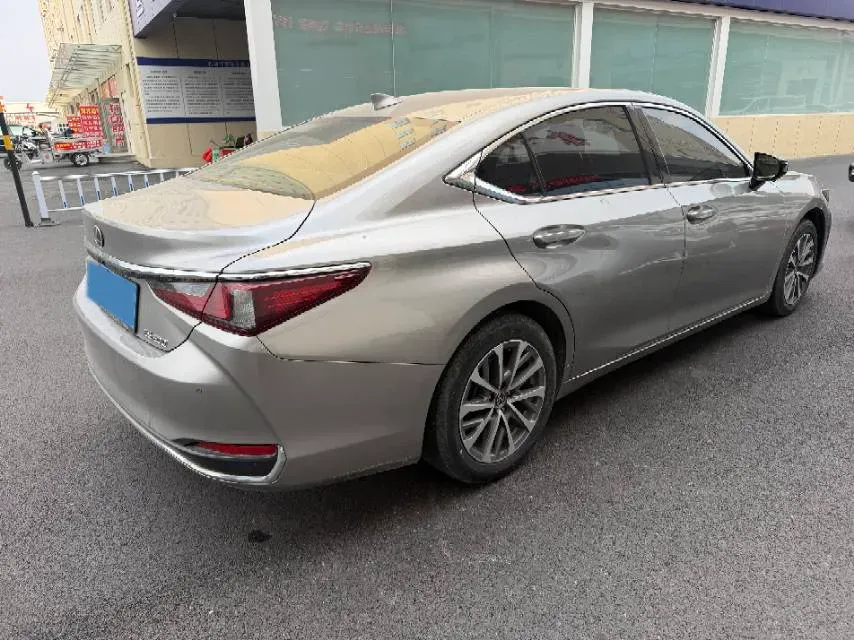 2022 Lexus ES 2.0L 173HP L4 CVT,autocango,china used car exporter,china ev exporter,chinese used car exporter,chinese used ev exporter