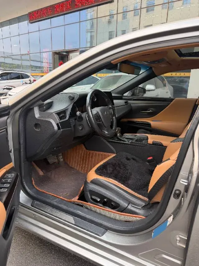 2022 Lexus ES 2.0L 173HP L4 CVT,autocango,china used car exporter,china ev exporter,chinese used car exporter,chinese used ev exporter