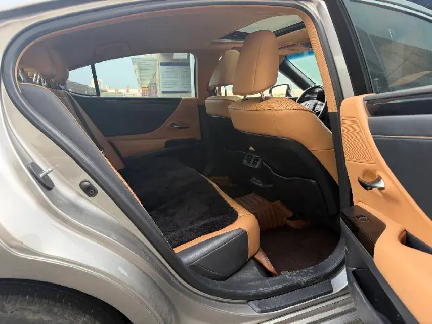 2022 Lexus ES 2.0L 173HP L4 CVT,autocango,china used car exporter,china ev exporter,chinese used car exporter,chinese used ev exporter