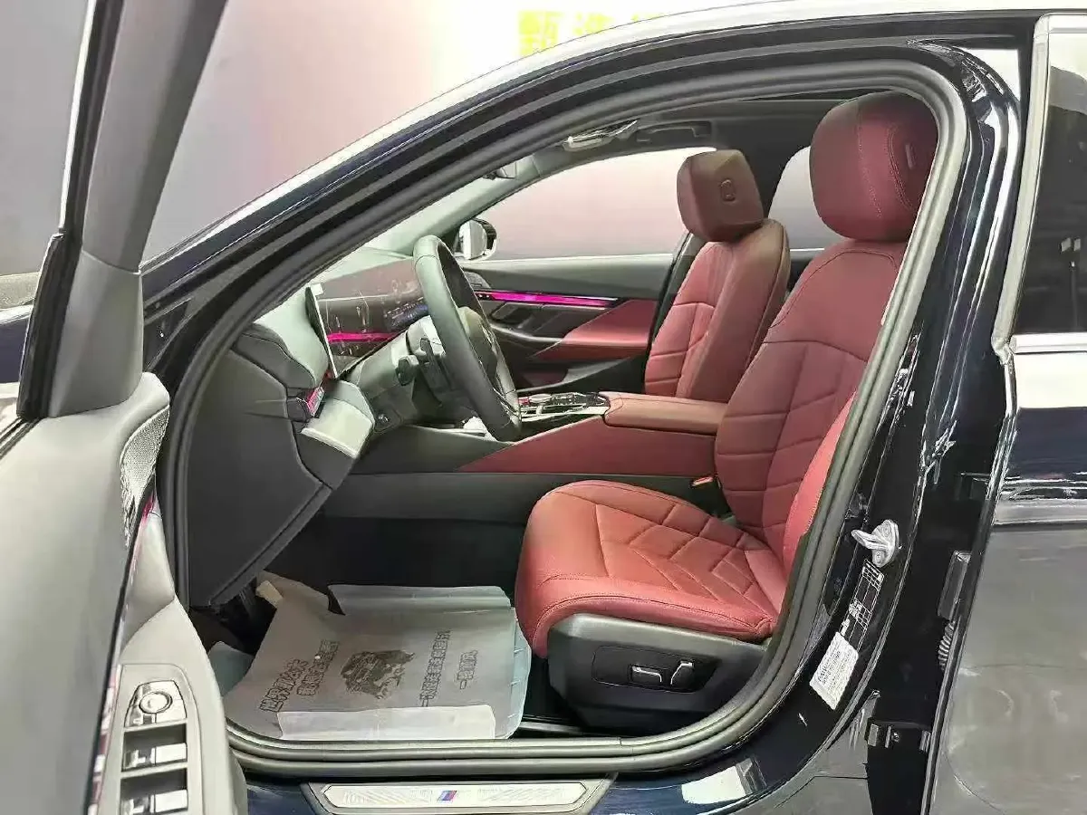 2025 BMW 5 Series 2.0T 258HP L4 8AT,autocango,china used car exporter,china ev exporter,chinese used car exporter,chinese used ev exporter
