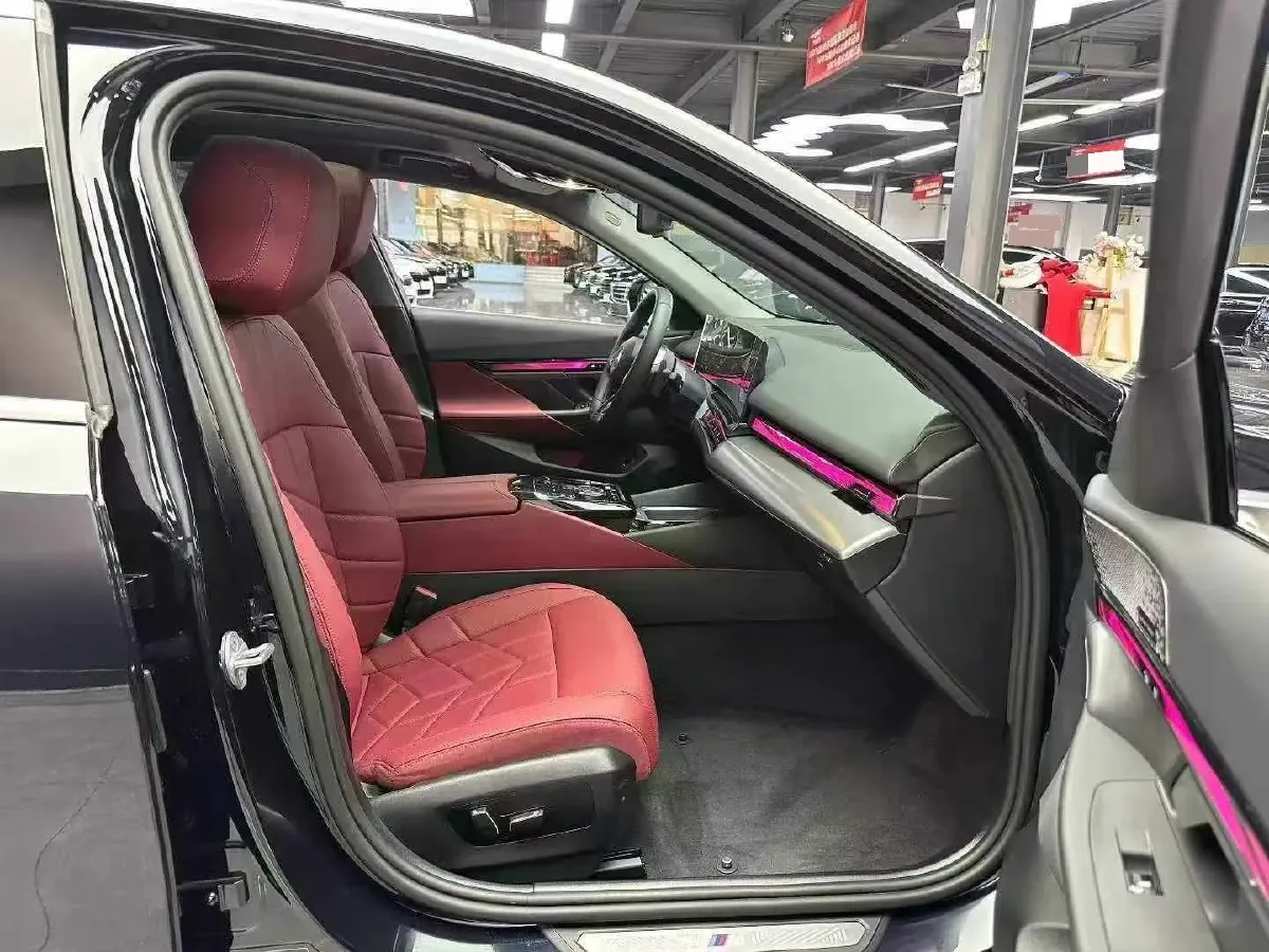 2025 BMW 5 Series 2.0T 258HP L4 8AT,autocango,china used car exporter,china ev exporter,chinese used car exporter,chinese used ev exporter