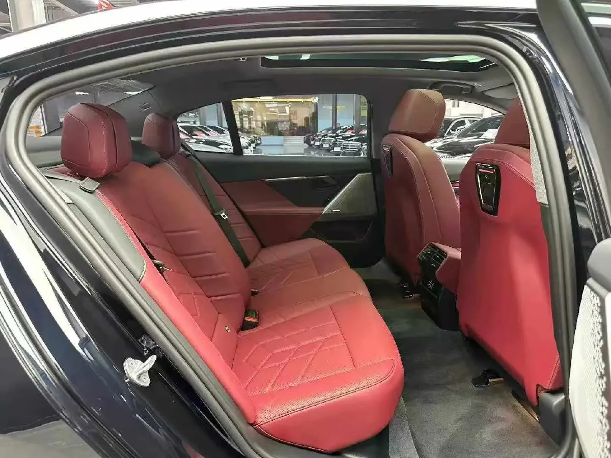 2025 BMW 5 Series 2.0T 258HP L4 8AT,autocango,china used car exporter,china ev exporter,chinese used car exporter,chinese used ev exporter