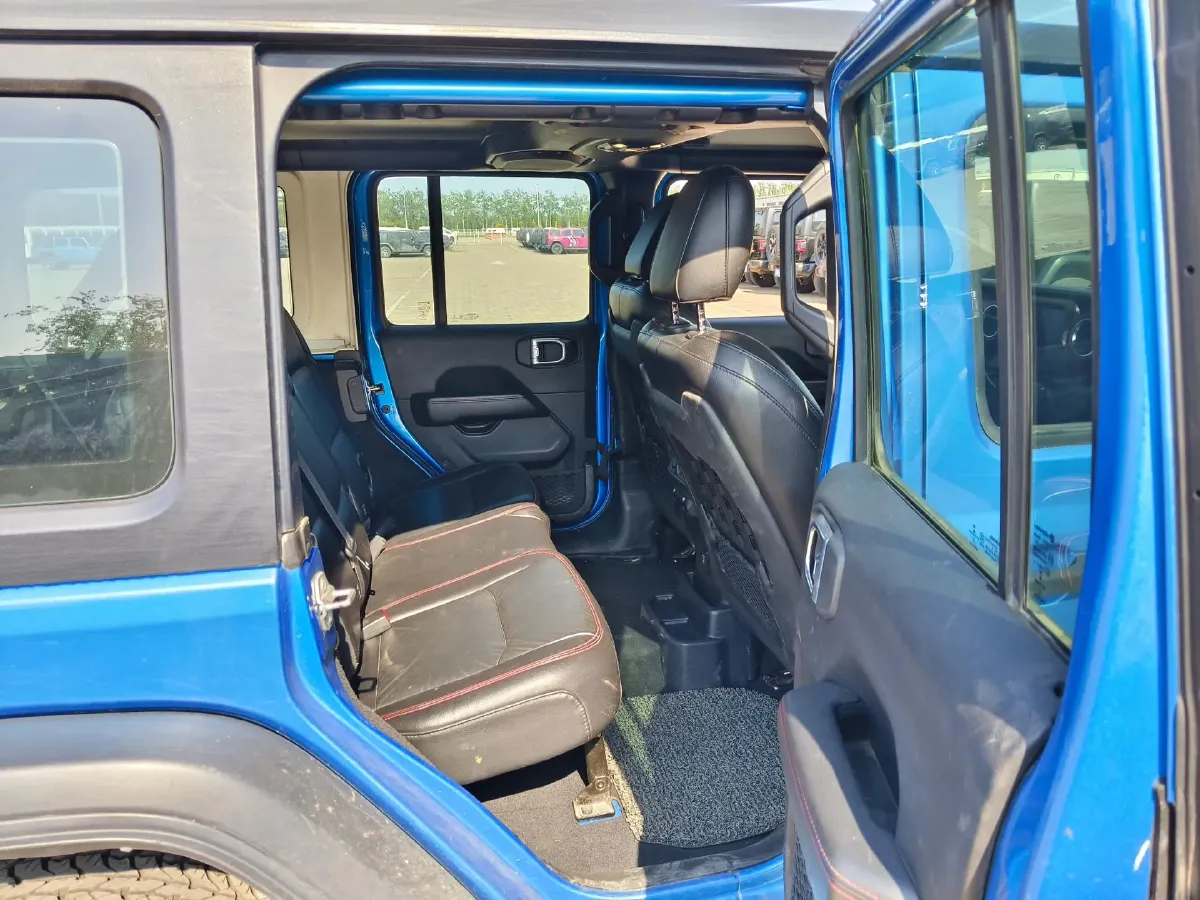 2024 Jeep Wrangler 2.0T 266HP L4 8AT,autocango,china used car exporter,china ev exporter,chinese used car exporter,chinese used ev exporter