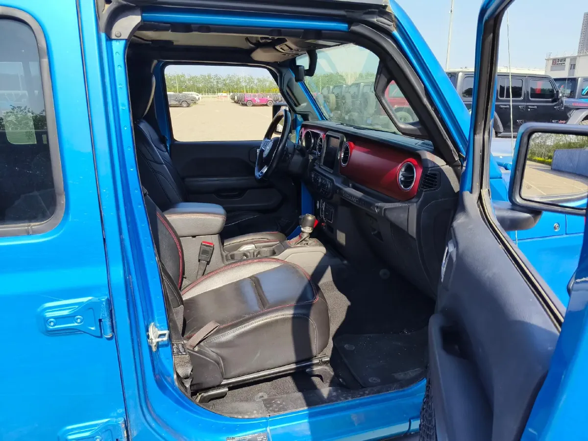 2024 Jeep Wrangler 2.0T 266HP L4 8AT,autocango,china used car exporter,china ev exporter,chinese used car exporter,chinese used ev exporter