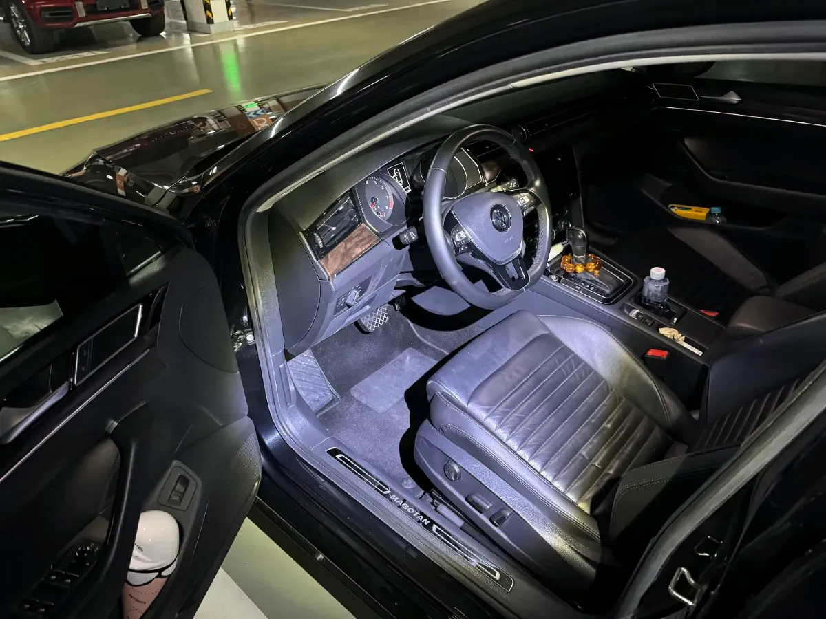 2019 Volkswagen Magotan 2.0T 186HP L4 7DCT,autocango,china used car exporter,china ev exporter,chinese used car exporter,chinese used ev exporter