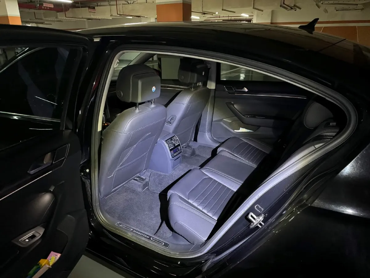 2019 Volkswagen Magotan 2.0T 186HP L4 7DCT,autocango,china used car exporter,china ev exporter,chinese used car exporter,chinese used ev exporter