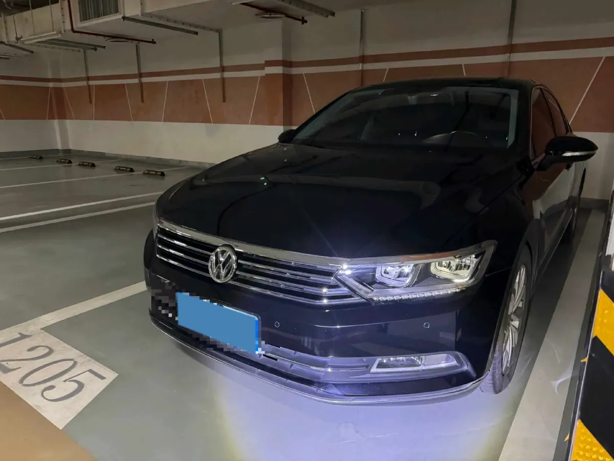 2019 Volkswagen Magotan 2.0T 186HP L4 7DCT,autocango,china used car exporter,china ev exporter,chinese used car exporter,chinese used ev exporter